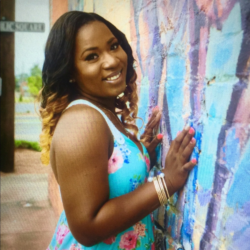 Meet your Posher, Romona